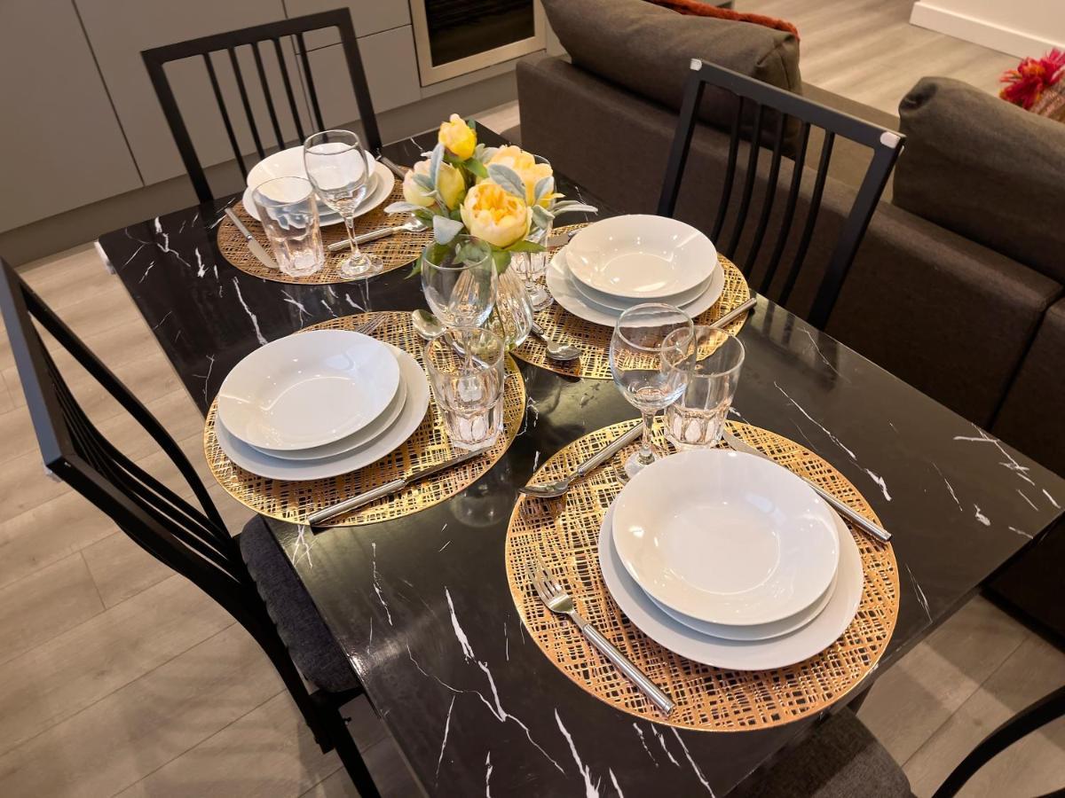 מילטון קינס Lovely 2 Double Bedroom Flat With Free Parking - At The Atrium Mk מראה חיצוני תמונה