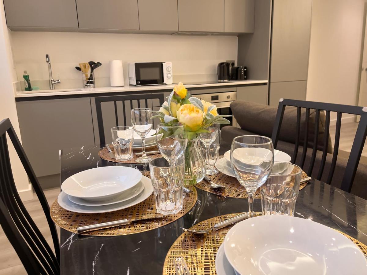 מילטון קינס Lovely 2 Double Bedroom Flat With Free Parking - At The Atrium Mk מראה חיצוני תמונה