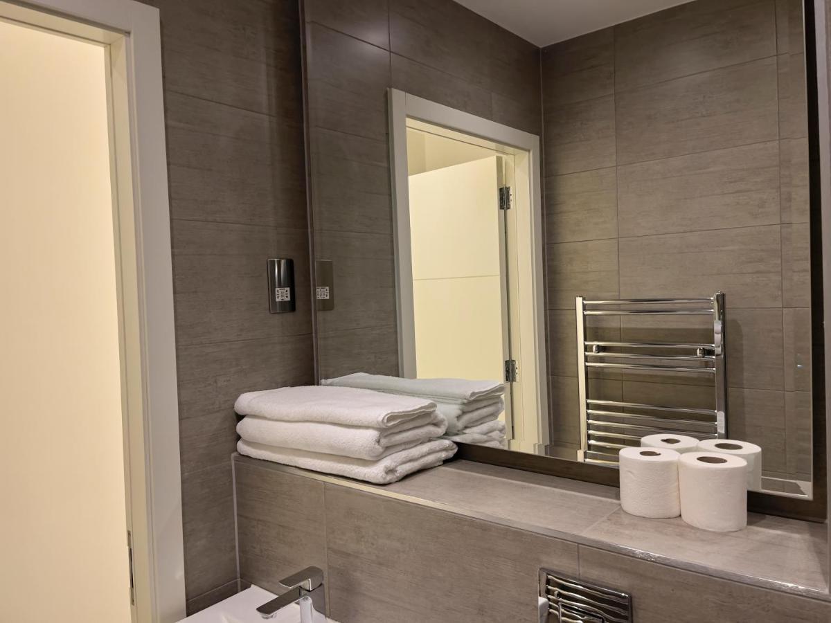 מילטון קינס Lovely 2 Double Bedroom Flat With Free Parking - At The Atrium Mk מראה חיצוני תמונה