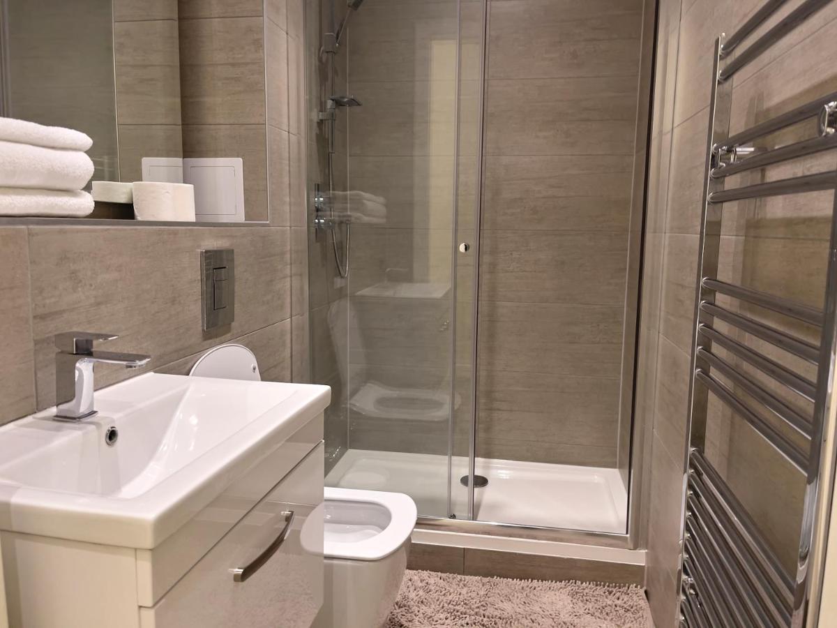 מילטון קינס Lovely 2 Double Bedroom Flat With Free Parking - At The Atrium Mk מראה חיצוני תמונה
