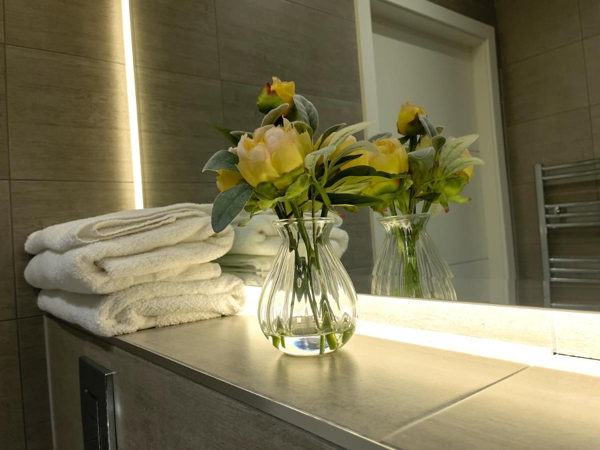 מילטון קינס Lovely 2 Double Bedroom Flat With Free Parking - At The Atrium Mk מראה חיצוני תמונה