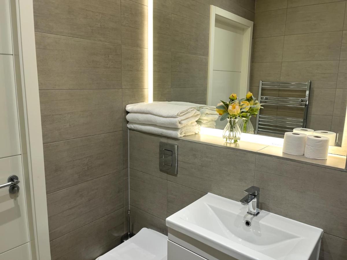 מילטון קינס Lovely 2 Double Bedroom Flat With Free Parking - At The Atrium Mk מראה חיצוני תמונה