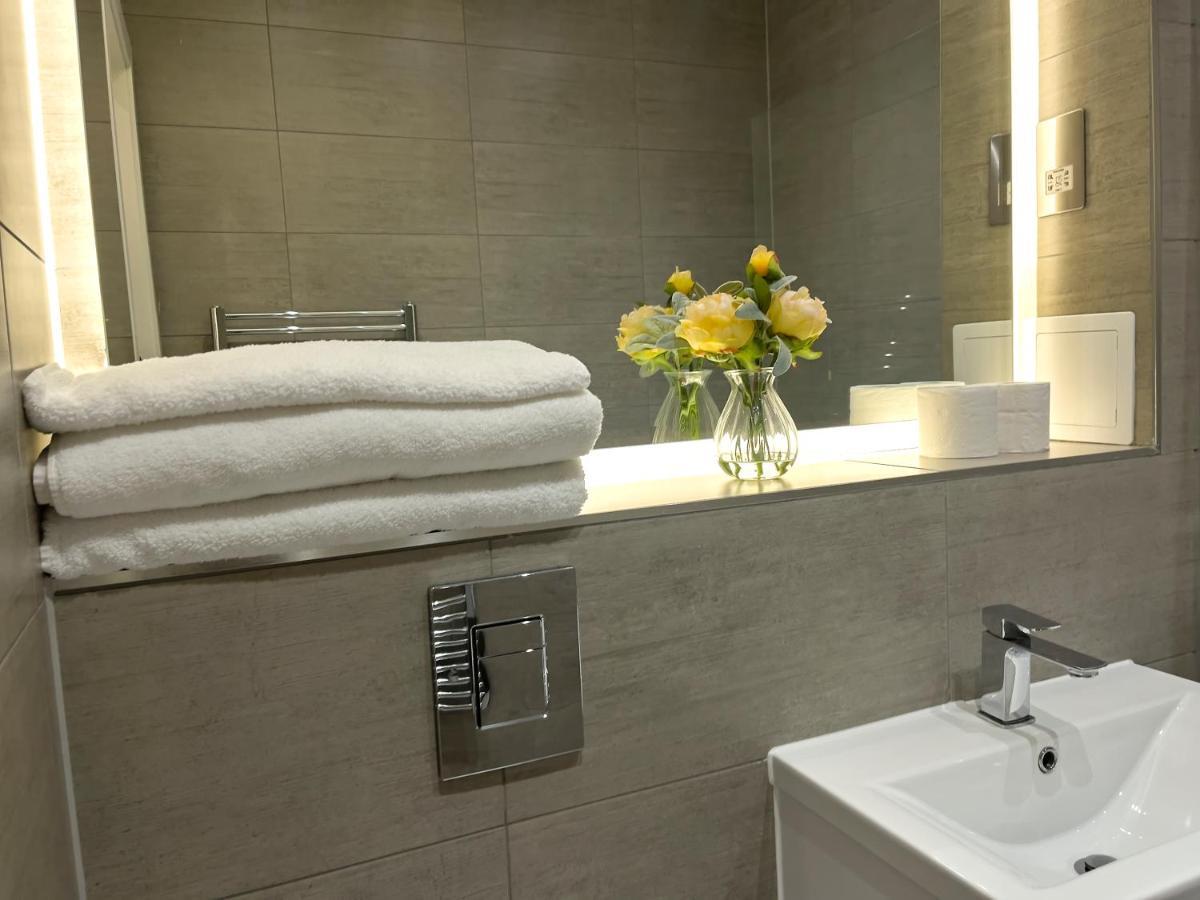מילטון קינס Lovely 2 Double Bedroom Flat With Free Parking - At The Atrium Mk מראה חיצוני תמונה